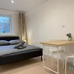 Coral Room - 1 Km To Baltic Sea & 15 Minutes To Gdansk Old Town